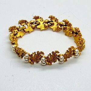 Crown Trifari Gold Tone Oak Leaf W/ Pearls Hook Closure Tennis Bracelet Vintage